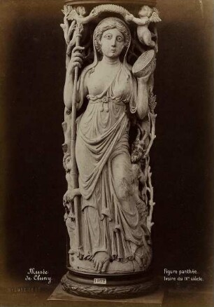 Musée de Cluny. Figure panthée. Ivoire du IV.e siècle.