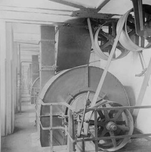 Ventilator zur Entstaubung des Schlotes : Technikgeschichte | Technologie | Gewinnung und Verarbeitung von Braunkohle | Brikett-Fabrikation | Pfännerschaft Halle (Saale)