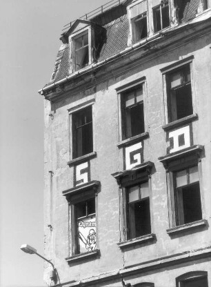 Dresden-Friedrichstadt, Roßthaler Straße 2. Ruinöses Wohnhaus. Teilansicht mit Schriftzug "SGD" (Sportgemeinschaft Dynamo Dresden)