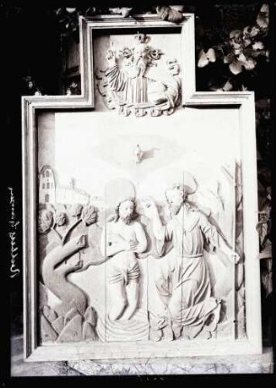 Schloß; Holzrelief, Taufe Christi