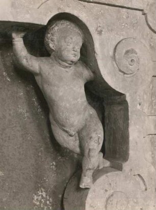 Strehla. Stadtkirche. Denkmal des Hans Pflugk (gest. 1618) , Putto, 48 cm