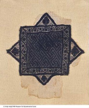 Fragment einer Decke oder eines Behangs mit Einsatz