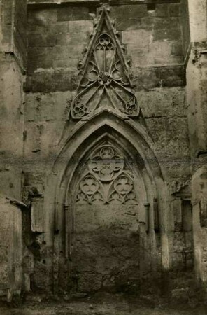Stiftskirche, Seitenportal, bis 1879 vermauert