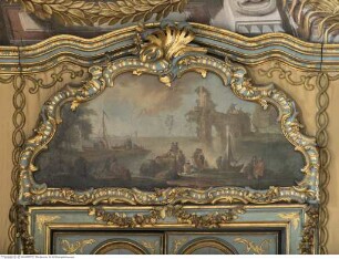Tür mit Landschaftsdarstellungen und Figuren, Landschaft mit Ruine, Figuren, dahinter ruhige See mit Schiffen