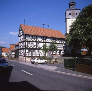 Schwarzenborn (Schwalm-Eder-Kreis). Ortsteilansicht mit Fachwerkhaus