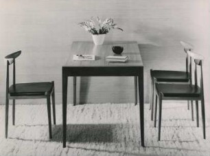 Stuhl "Mod. 3023 a" und Esstisch "Mod. 2104 a" von Helmut Magg und Zwirner