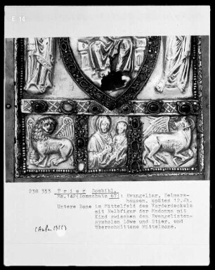Madonna zwischen den Evangelistensymbolen Löwe und Stier
