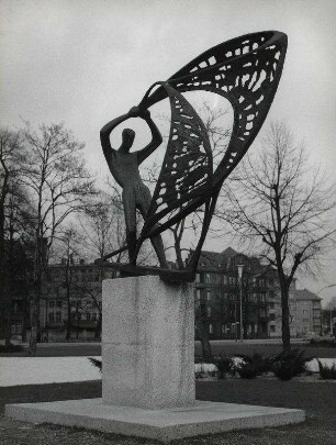 Spandau. Skulptur Fischer mit Netzen