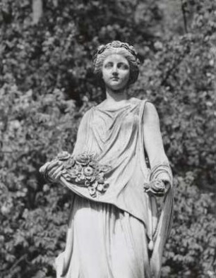 Flora-Statue