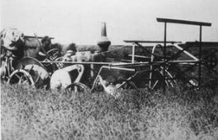 Fotografie: Erntetechnik, Mähdrescher gezogen
