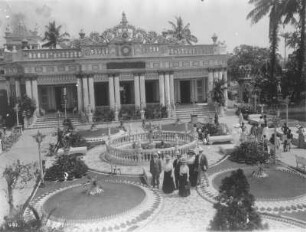 Kalkutta, Indien. Touristen der Hapag und Einheimische vor dem Jaintempel