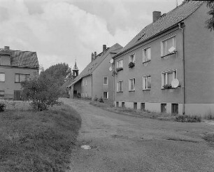 Gutshof (Vollblutgestüt Lehn; um 1730, 19. Jh.). Wohnhäuser am Wirtschaftshof
