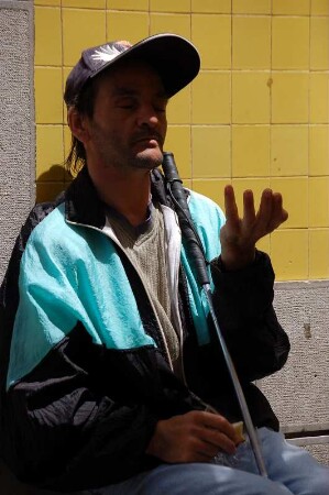 Blinder Bettler in der Kleinstadt Sintra bei Lissabon