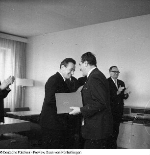 Grußadresse Stadtleitung; Stadtbezirksdelegierten-Konferenz; Eröffnung Parteilehrjahr 1971/1972