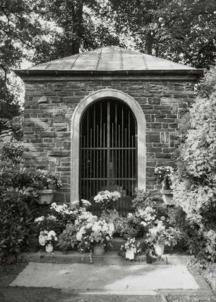 Lößnitz, Familiengruft : Lößnitz (Kreis Aue), Friedhof, Familiengruft
