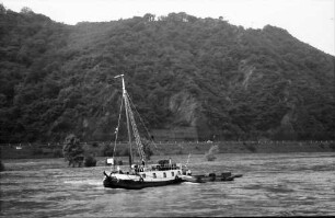 Boppard: Lachsfischer, Boot näher bei Boppard