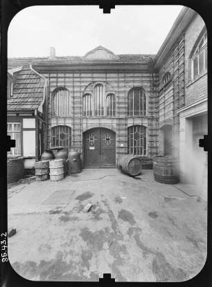 Nordhausen, Bahnhofstraße 25. VEB Nordbrand Nordhausen. Hofansicht