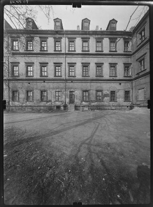 Weißenfels. Schloß Neu-Augustusburg (Baubeginn 1661; J. M. Richter). Teilansicht