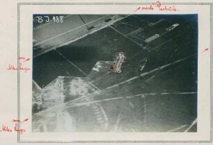 Foto vom Übungsflug an der Artillerie-Beobachterschule Jüterbog: Kanonenschlagbatterie (Luftbild)