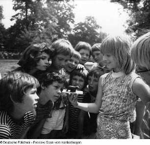 Sommerferien: 58. Oberschule Ferienkinder kneten im Zoo