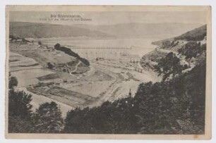 Die Edertalsperre. Blick auf die Mauer u. den Stausee