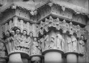 Kapitellzone über der 1. und 2. Säule rechts, Mahl in Emmaus, Christus erscheint den Jüngern