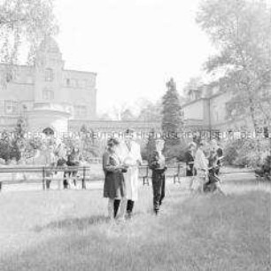 Garten der Orthopädischen Klinik Birkenwerder mit angeschlossener Oberschule für Körperbehinderte