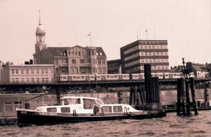 Hamburg: Vom Hafen auf Hochbahn und Stadt