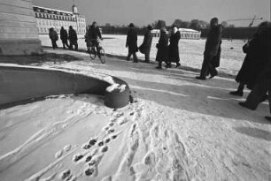 Sonniger Wintertag beim Schloss