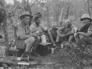 Expeditionslager : Teilnehmer der Expedition beim Lagern. Zweiter Mann von rechts Schomburgk. Mann ganz links