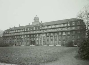 Dresden-Altstadt, Sternplatz 5/7. Verwaltungsgebäude der AOK (ehem. Gebäude der Sozialversicherung der DDR und Poliklinik Stadtzentrum; 1912-1913; R. Schilling, J. W. Gräbner)