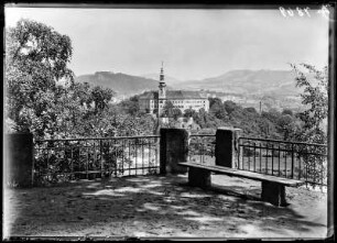 Tetschen (Decin/Tschechische Republik). Blick vom Aussichtspunkt der Schäferwand zum Schloss Tetschen