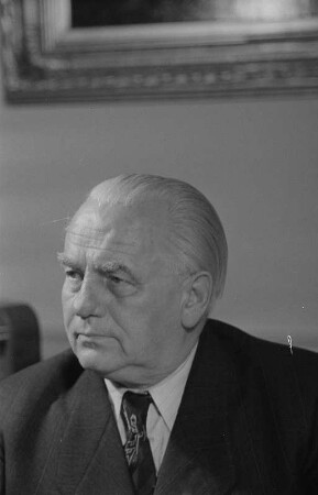 Reportage: Präsident Wilhelm Pieck im Schloss Niederschönhausen : Porträt von Wilhelm Pieck