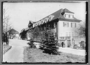 Vorm Kurhaus Brambach