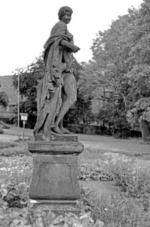 Röhrsdorf, Schloss, Bacchus vor der Orangerie