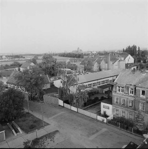 Dresden-Übigau. Blick vom Dach des Hauses nach Süden, gegen Hafenmühle und Stadtzentrum