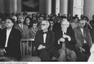 Dresden. Professor Dr. Karl Laux auf der Sondersitzung des sächsischen Kabinetts zur Förderung der Intelligenz (2. von links), 1951