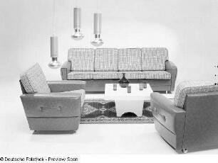 Couchtisch : Sitzgruppe "Katja" (1972; Möbelkombinat Erfurt (MKE)). Ansicht mit Couchtisch