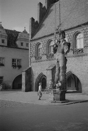 Stendal. Gerichtslaube mit Roland