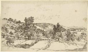 Hügellandschaft mit Feldern und einem von Bäumen verdeckten Dorf