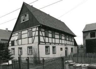 Malschendorf, Eichbuschweg 4. Dreiseithof. Wohnhaus (bezeichnet 1823)