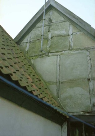 Lübecker Straße: Rückfronten von giebelständigen Häusern: Detailaufnahme: Fachwerkgiebel