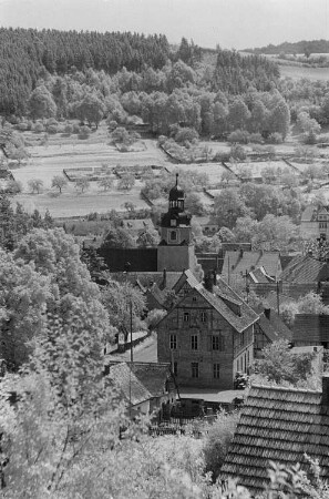 Blick auf ein Dorf im Harz