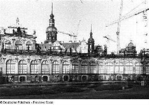Blick aus dem Zwingerhof zum Residenzschloß