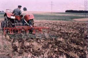 Fotografie: Bodenbearbeitungsgerät, Grubber, Egge