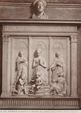 Relief Madonna mit Kind von Mino da Fiesole, Kathedrale, Fiesole