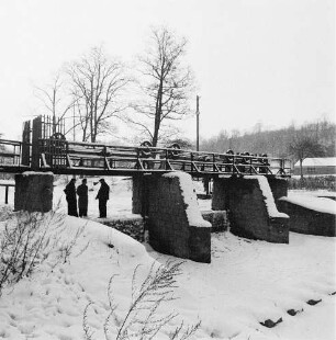 Wehr mit Staustufe