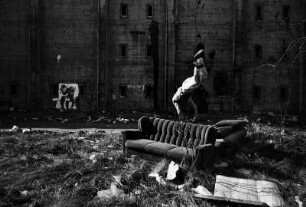 Sofaspringer am Anhalter Bahnhof, Askanischer Platz, Berlin-Kreuzberg