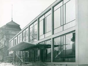 Hochschule der Künste Hardenbergstraße im Winter, Eingang