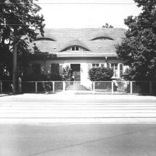 Cottbus-Mitte, Sandower Straße 17. Kindergarten (1. H. 19. Jh.). Straßenfront